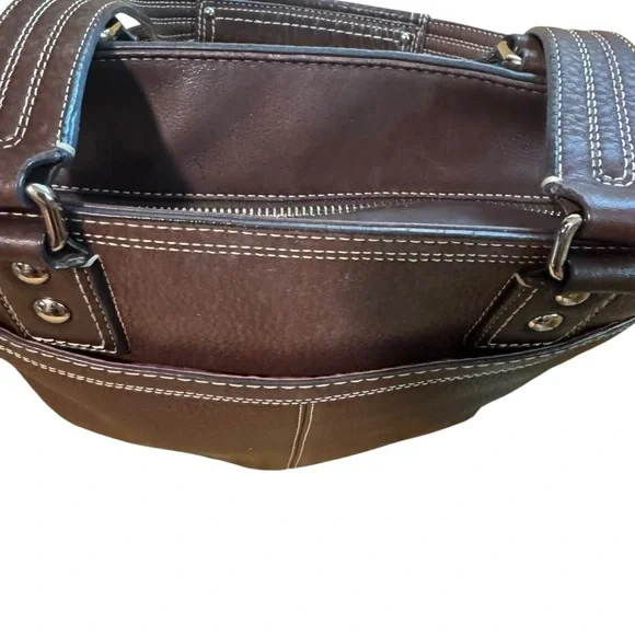 Coach Hampton Brown Pebbled Leather Tote with Structured Design and Dual Straps - Picture 5 of 12